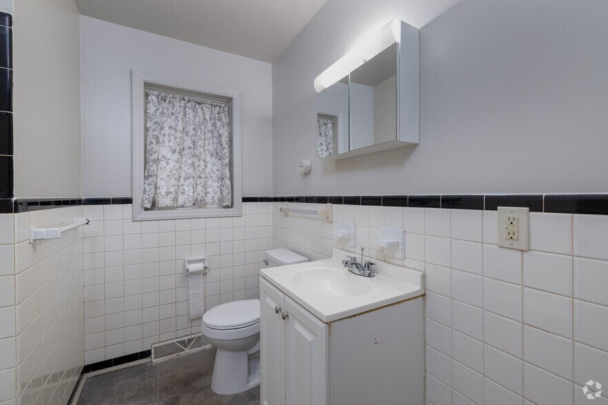 More Photos Of 3300-3328 Beck St, Greensboro Apartments For Sale