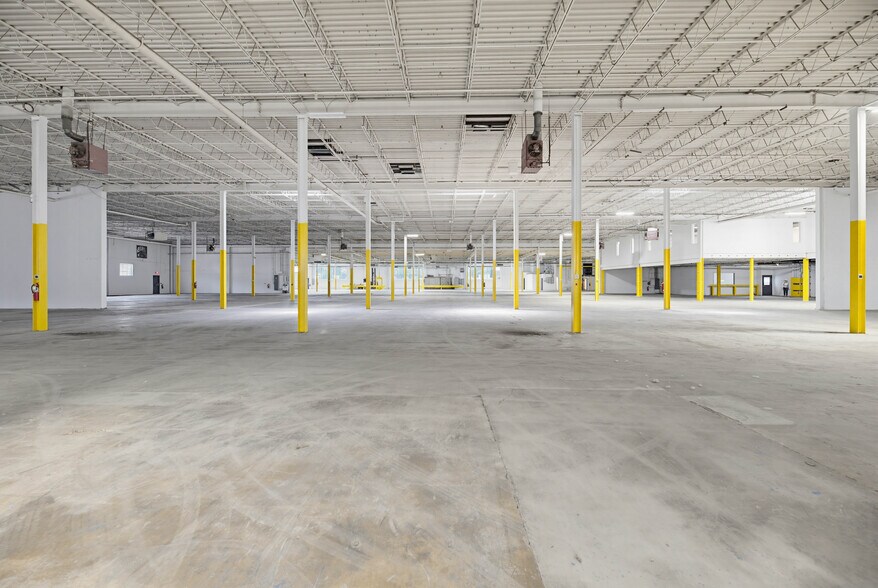 More Photos Of 83 Broad Ave, Fairview Warehouse For Lease