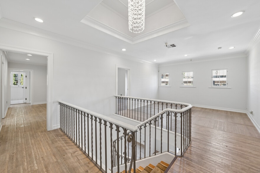 More Photos Of 4526 Wilshire Blvd, Los Angeles Office Residential For Sale