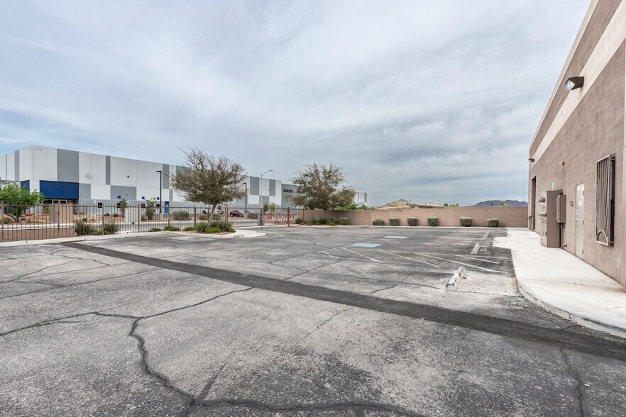 More Photos Of 2615 Branson Ave, North Las Vegas Distribution For Lease