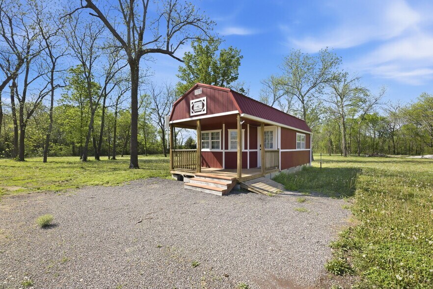More Photos Of 74 2nd St, Moran Trailer Camper Park For Sale