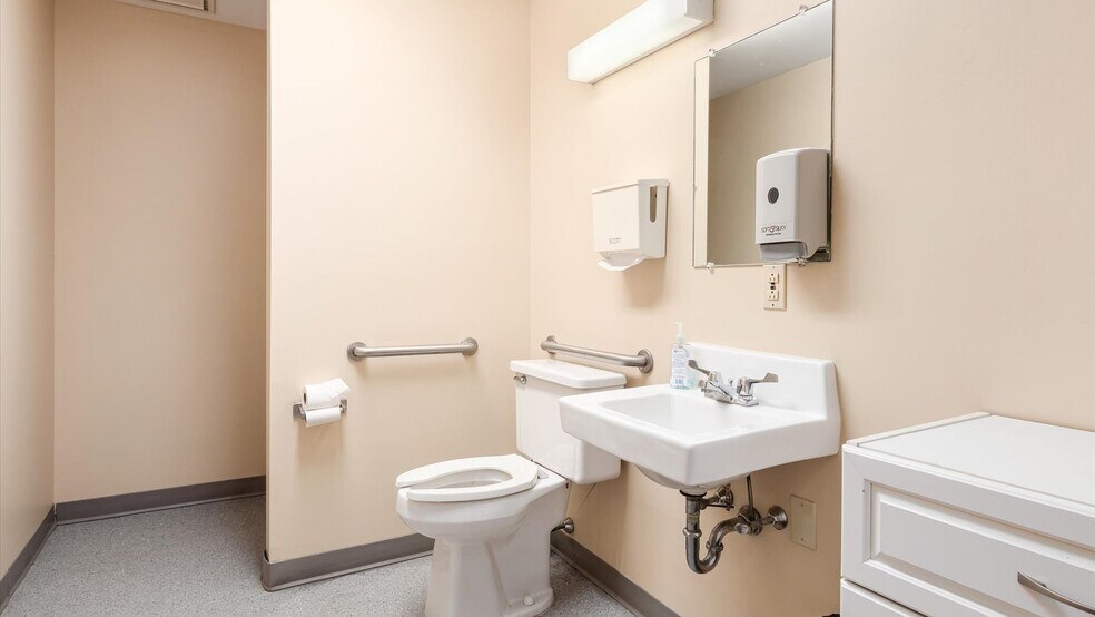 More Photos Of 172 S Friendship Dr, New Concord Medical For Sale