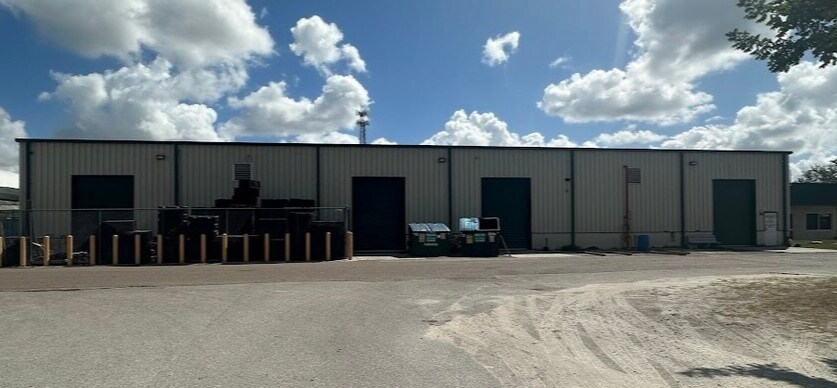 More Photos Of 7904 Interstate Ct, North Fort Myers Warehouse For Lease