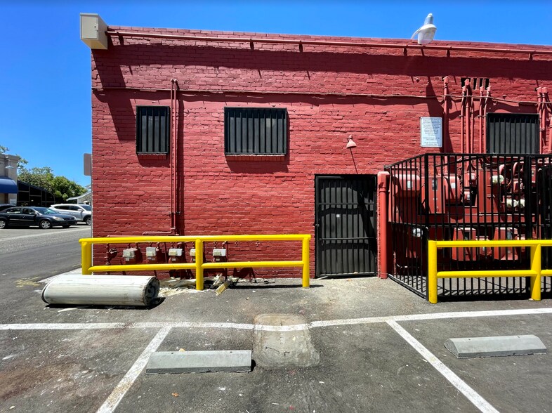 More Photos Of 3032-3044 Tulare St, Fresno Medical For Lease