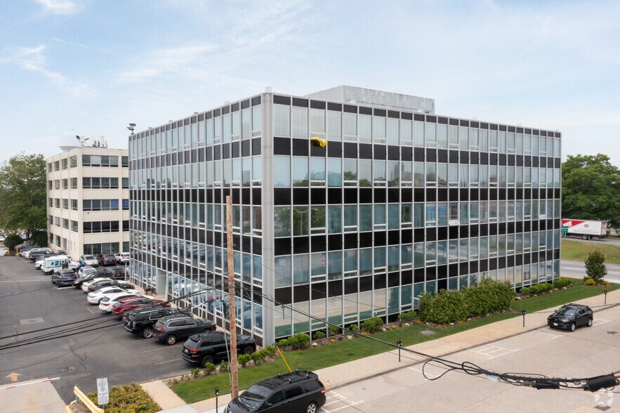 More Photos Of 100 Merrick Rd, Rockville Centre Office For Lease