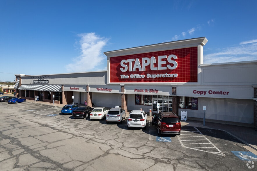 More Photos Of 6060 Forest Ln, Dallas General Retail For Lease