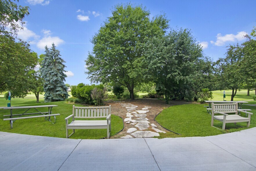 More Photos Of 8617 Edinbrook Xing, Brooklyn Park Apartments For Sale