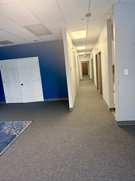 More Photos Of 5910 Breckenridge Pky, Tampa Light Distribution For Lease