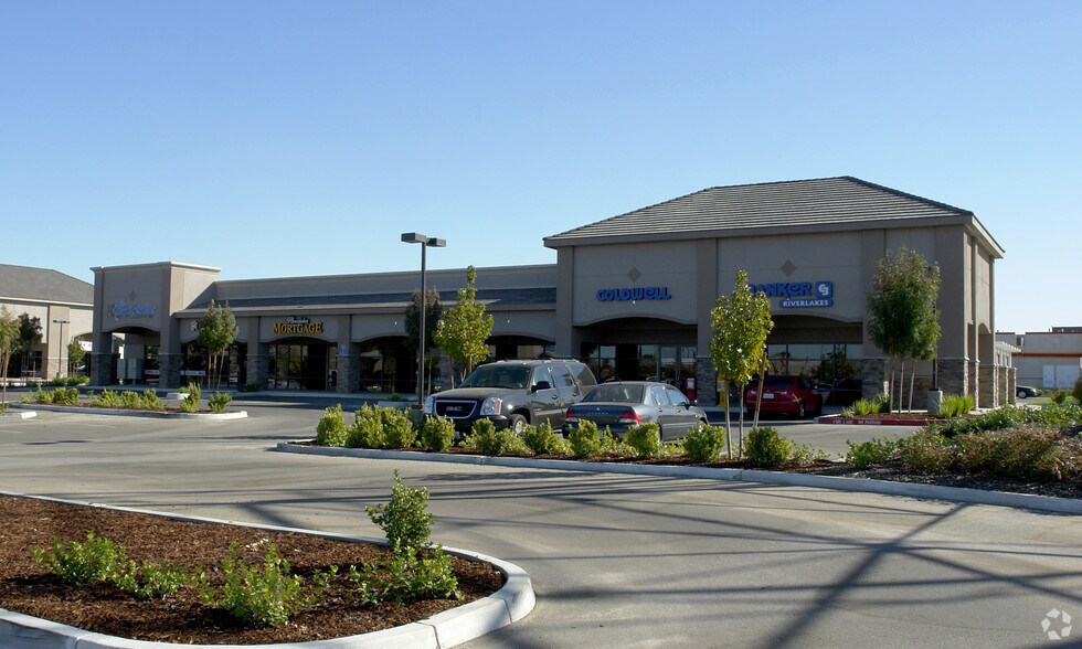 More Photos Of 3820 Coffee Rd, Bakersfield Storefront Retail Office For Lease