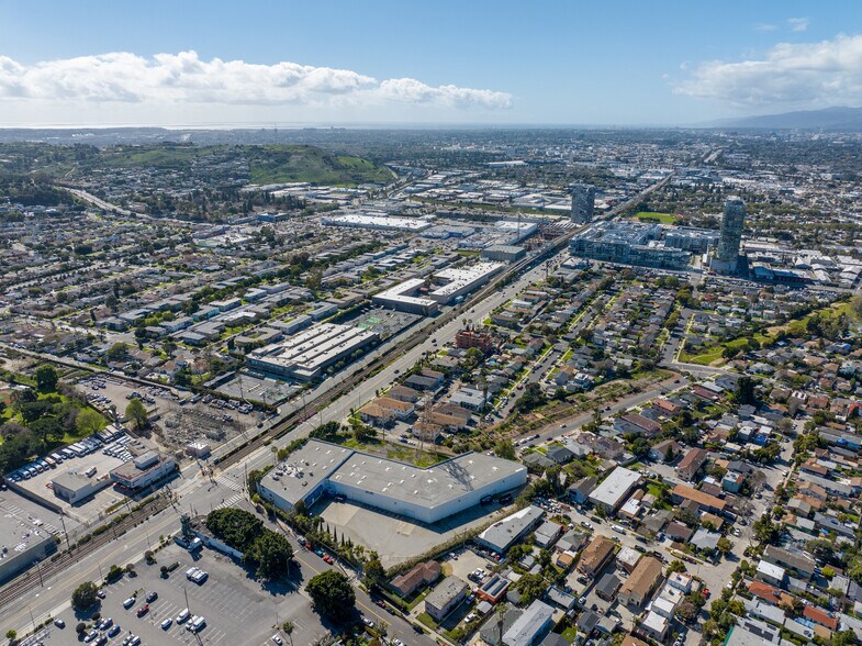 More Photos Of 5461 W Jefferson Blvd, Los Angeles Warehouse For Lease