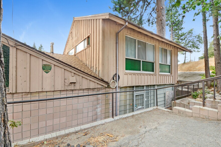 More Photos Of 26325 Pine Ave, Rimforest Freestanding For Sale