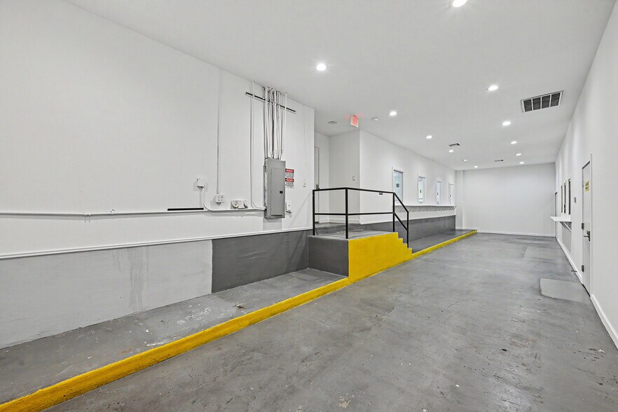 More Photos Of 4201 Langley Rd, Houston Warehouse For Lease
