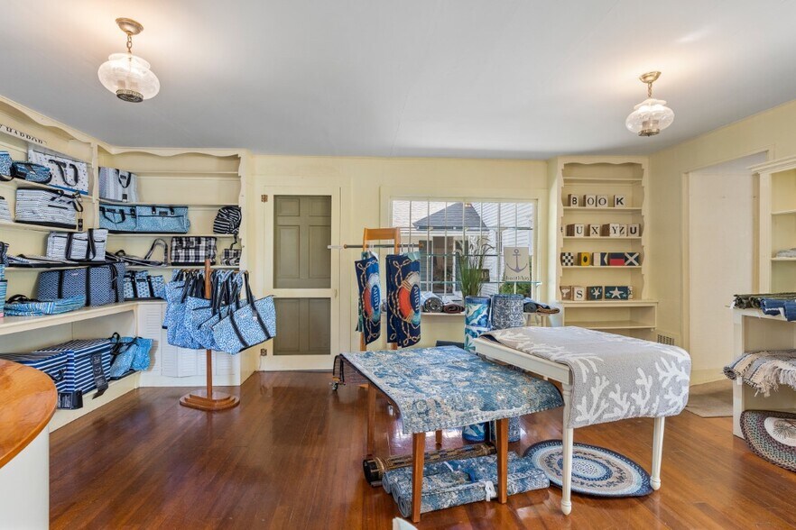 More Photos Of 34 Townsend Ave, Boothbay Harbor Freestanding For Sale