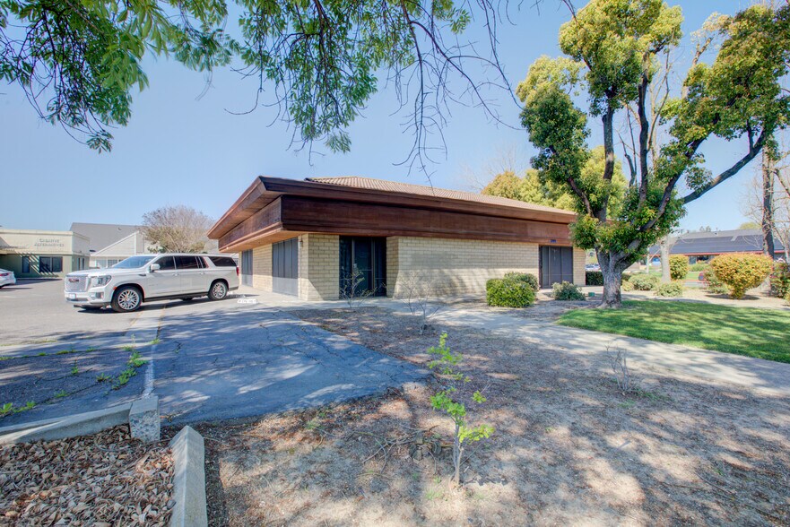 More Photos Of 3199 M St, Merced Office For Lease