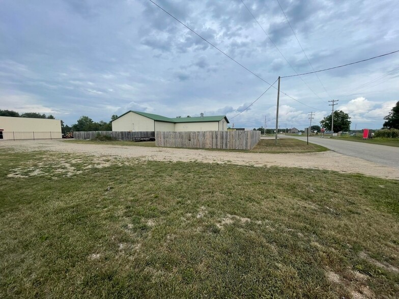 More Photos Of 505 N Cass St, Morley Auto Repair For Sale