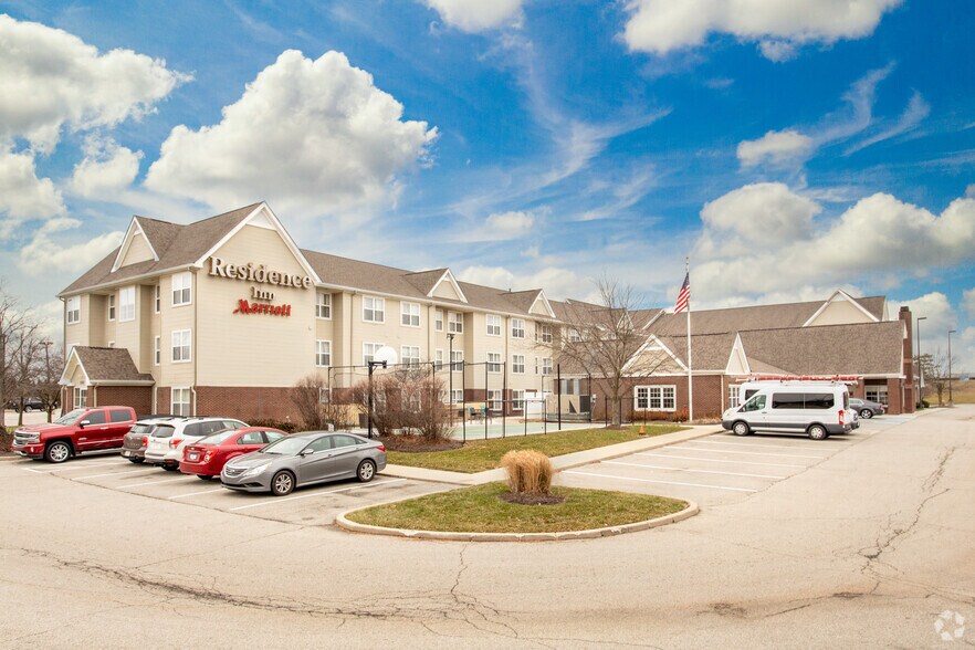 More Photos Of 9765 Crosspoint Blvd, Indianapolis Hotel For Sale