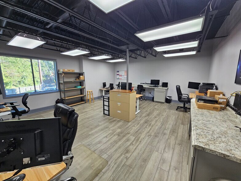 More Photos Of 1132 Hightower Trl, Atlanta Medical For Sale