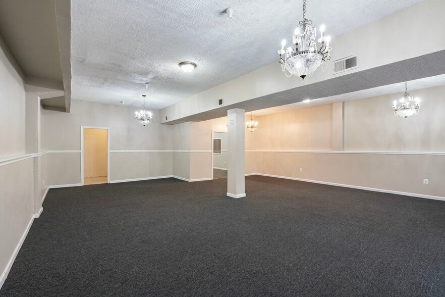 More Photos Of 4928 Marlboro Pike, Capitol Heights General Retail For Lease