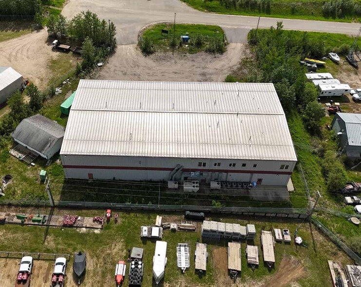More Photos Of 105 Oak Crt, Anzac Warehouse For Sale