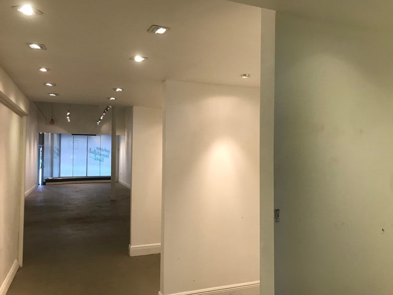 More Photos Of 355-359 Miracle Mile, Coral Gables Freestanding For Lease