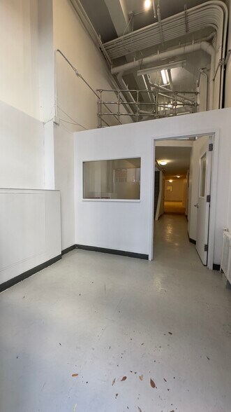 More Photos Of 348 W 36th St, New York Apartments For Lease
