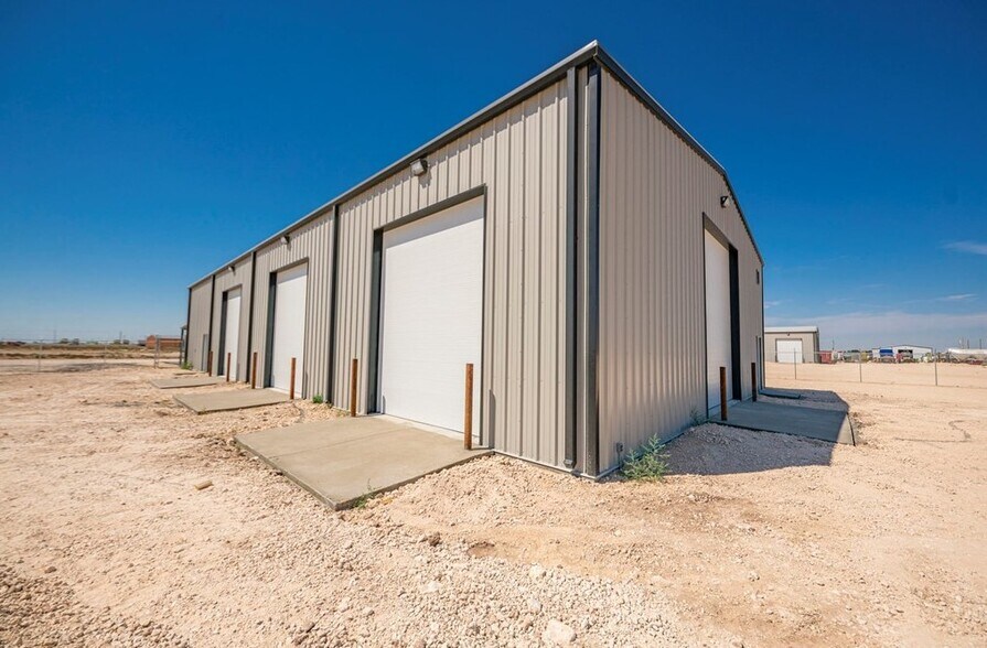 More Photos Of 14050 W Silver Fox Trl, Odessa Warehouse For Lease