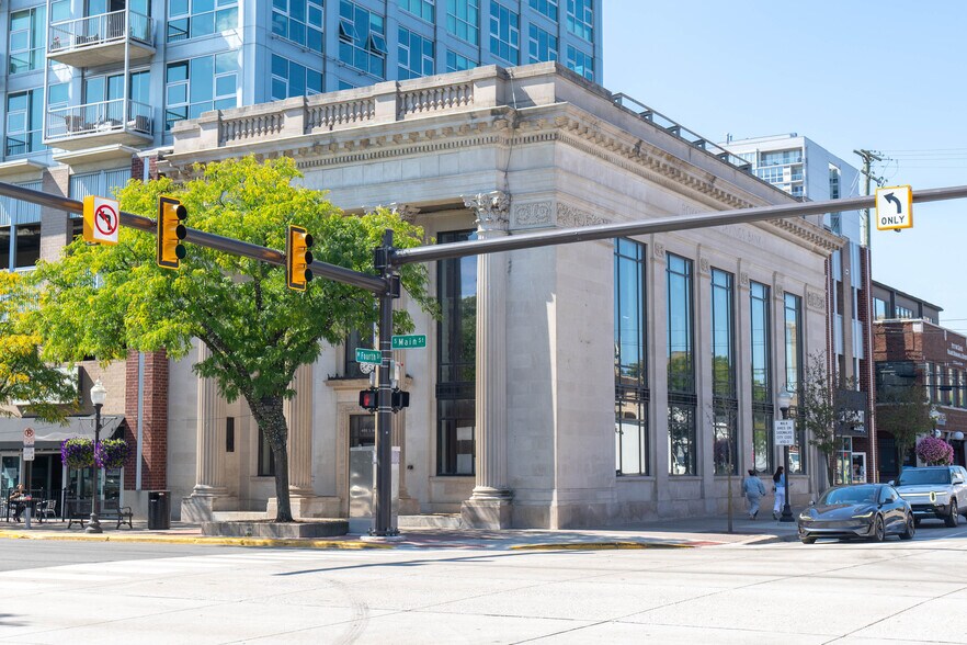 More Photos Of 400 S Main St, Royal Oak Storefront Retail Office For Sale