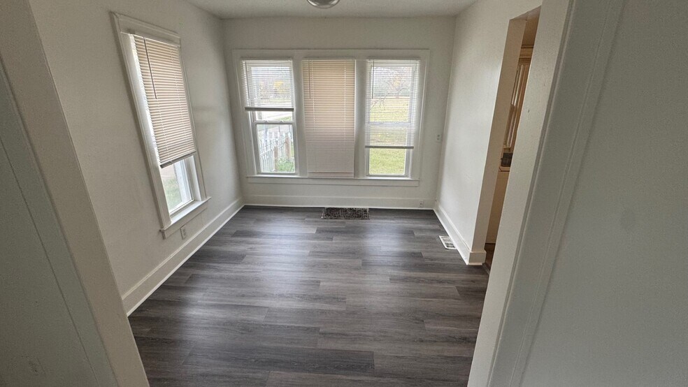 More Photos Of 25 Maynard Ct, Pontiac Apartments For Sale