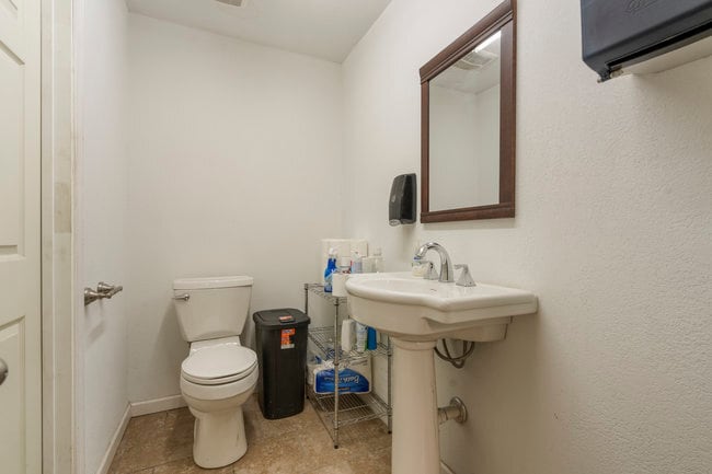 More Photos Of 1004 N Victor Ave, Tulsa Warehouse For Lease