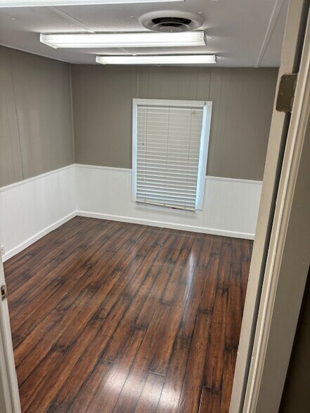 More Photos Of 4877 N Graytown Rd, Converse Warehouse For Lease