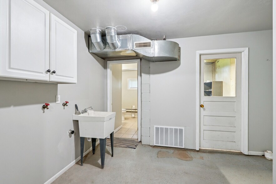 More Photos Of W9231 Bobolink Rd, Reeseville Warehouse For Sale