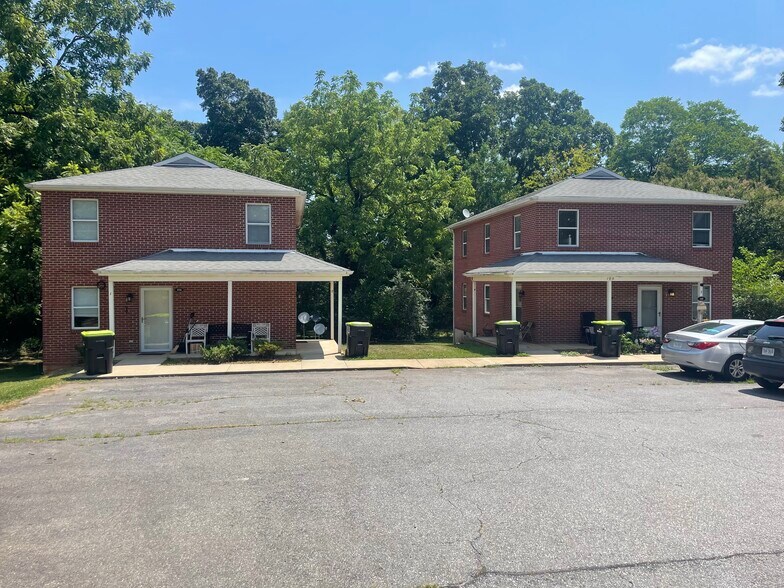 Primary Photo Of 148 Patricia Anne Ln, Appomattox Apartments For Sale