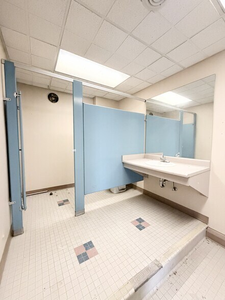 More Photos Of 5501 E Washington St, Indianapolis Storefront Retail Office For Sale