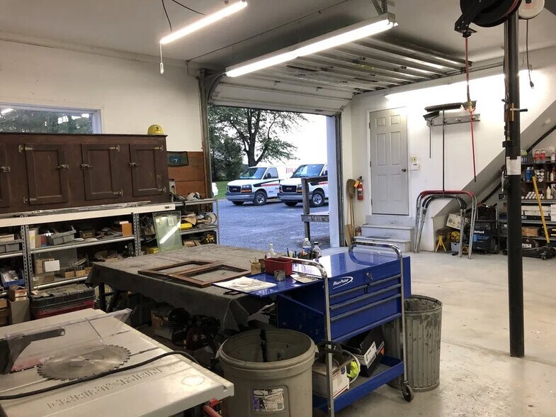 More Photos Of 8465-8467 Airport Rd, Bath Light Distribution For Sale