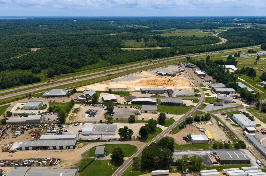 More Photos Of 355 Distribution Dr, Madison Distribution For Lease
