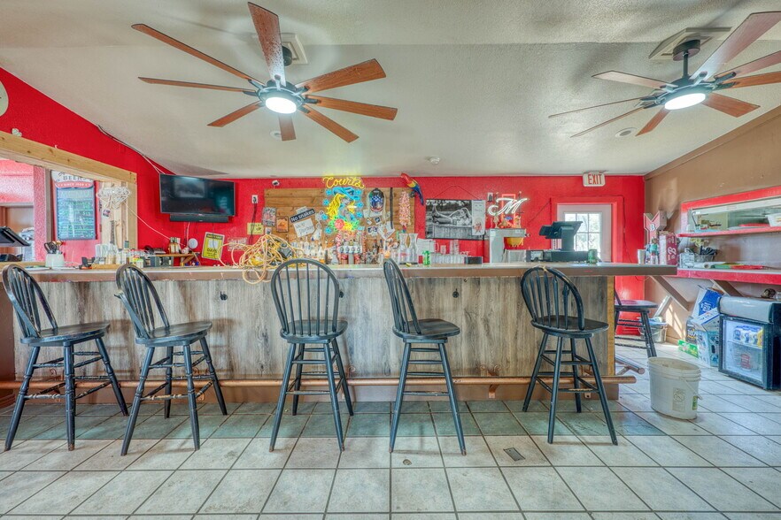 More Photos Of 106 Sunrise Dr, Sunrise Beach Restaurant For Sale