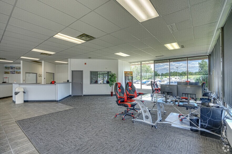 More Photos Of 6491 Broadway, Merrillville Auto Dealership For Lease