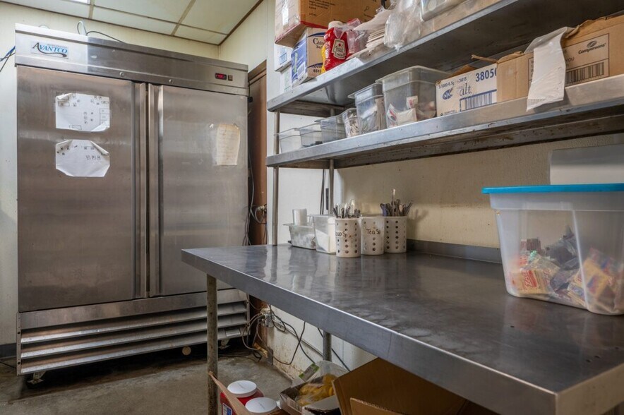 More Photos Of 110 S Broadway St, New Philadelphia Storefront Retail Office For Sale
