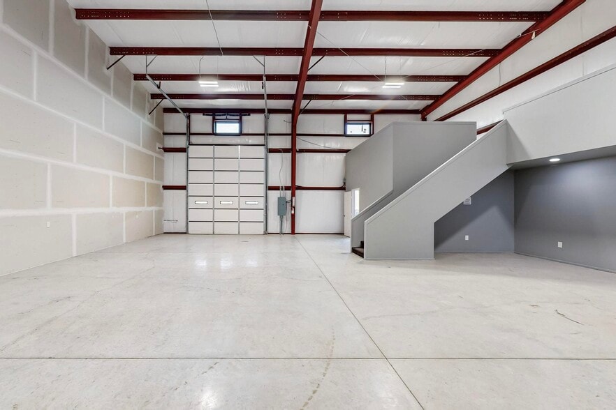 More Photos Of 13053 Harmon Rd, Fort Worth Warehouse For Sale