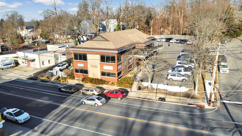 More Photos Of 700 New York Ave, Huntington Medical For Lease