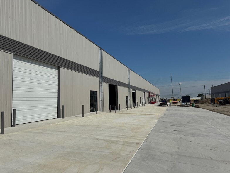 More Photos Of 6240 E 15th St, Tulsa Unknown For Lease