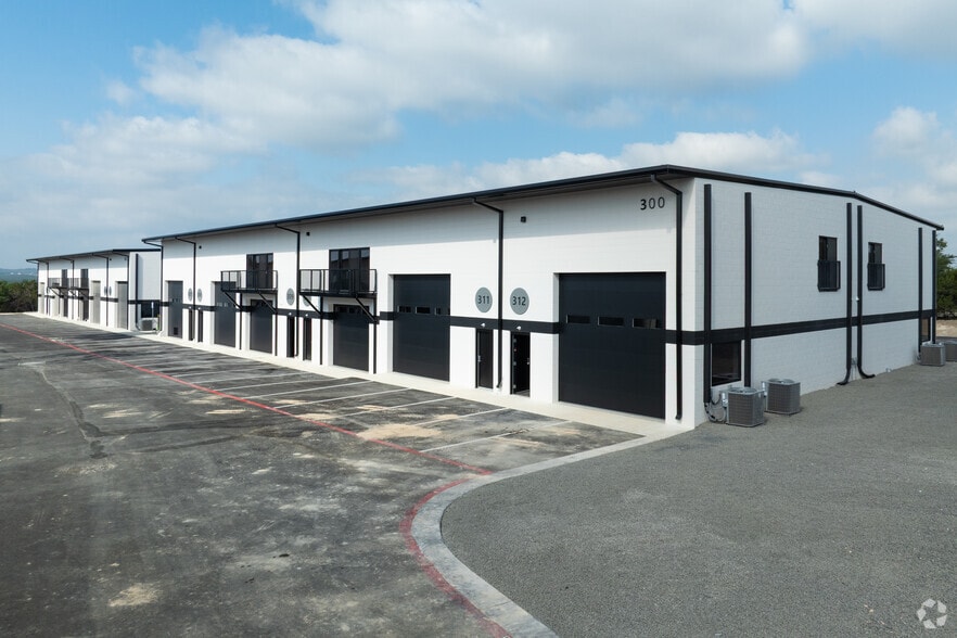 Primary Photo Of 15431 Fitzhugh Rd, Dripping Springs Showroom For Lease