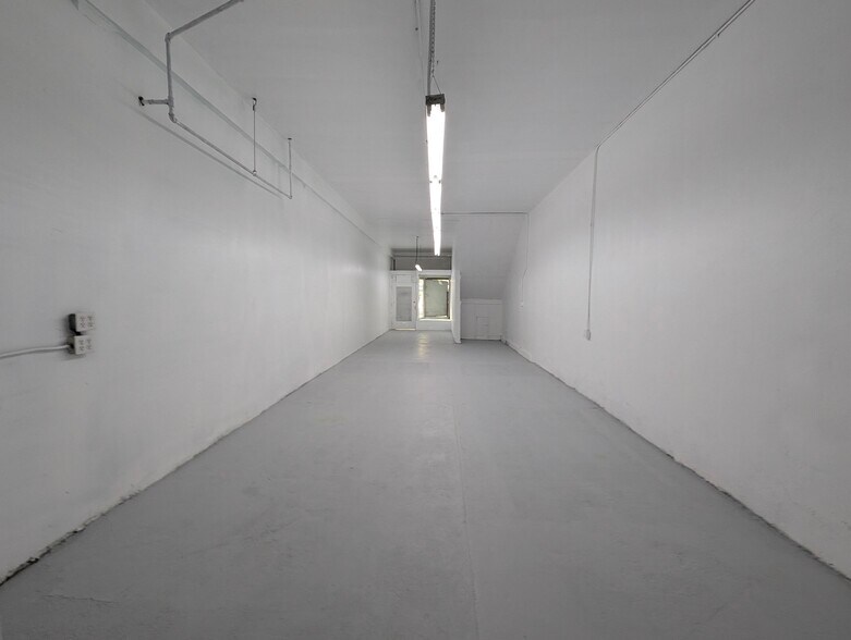 More Photos Of 5556-5566 Hollywood Blvd, Los Angeles Storefront Retail Residential For Lease