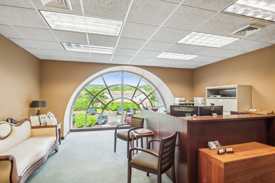 More Photos Of 111 Simsbury Rd, Avon Medical For Lease
