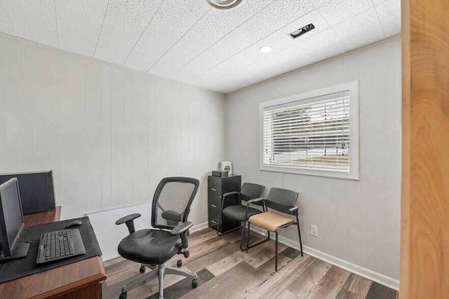 More Photos Of 224 E Broad St, Winder Medical For Sale