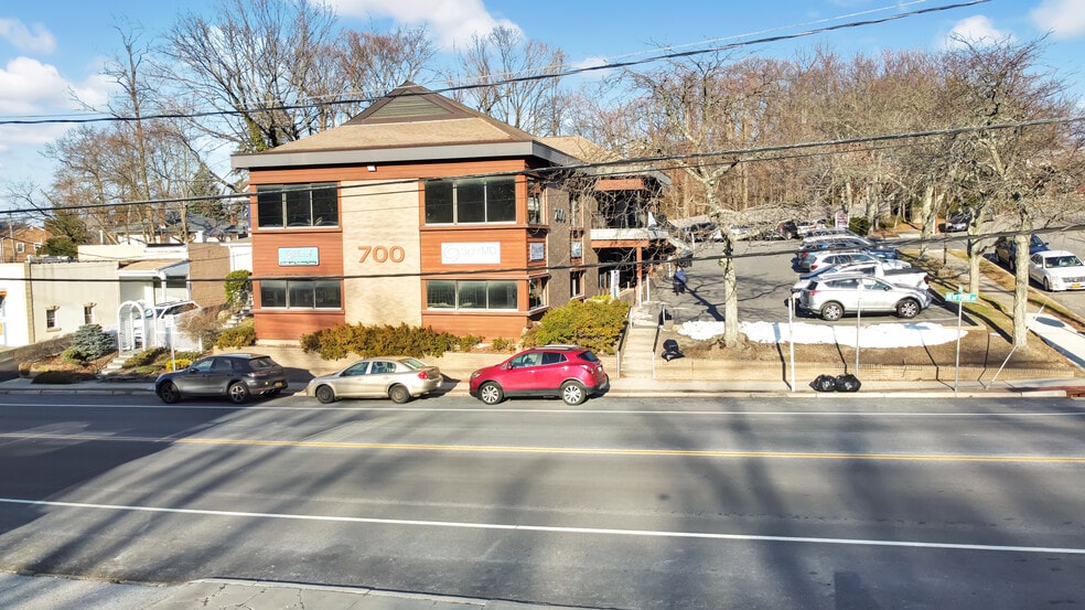 More Photos Of 700 New York Ave, Huntington Medical For Lease