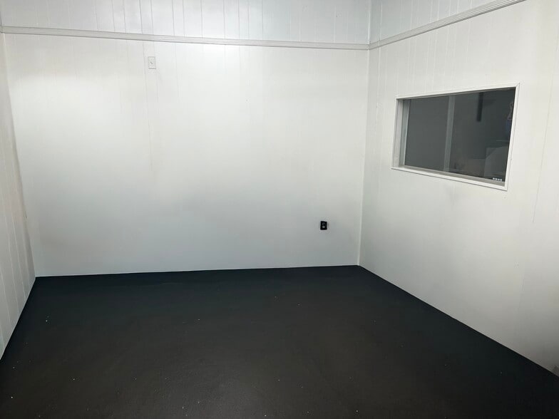 More Photos Of 536 E 4th St, Jacksonville Warehouse For Lease