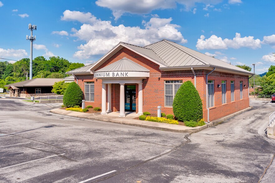 Primary Photo Of 4712 Hixson Pike, Hixson Bank For Sale