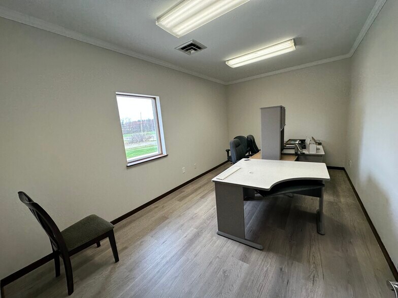 More Photos Of 2425 Medina Rd, Medina Office For Lease