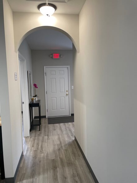 More Photos Of 247 River Park North Dr, Woodstock Medical For Sale